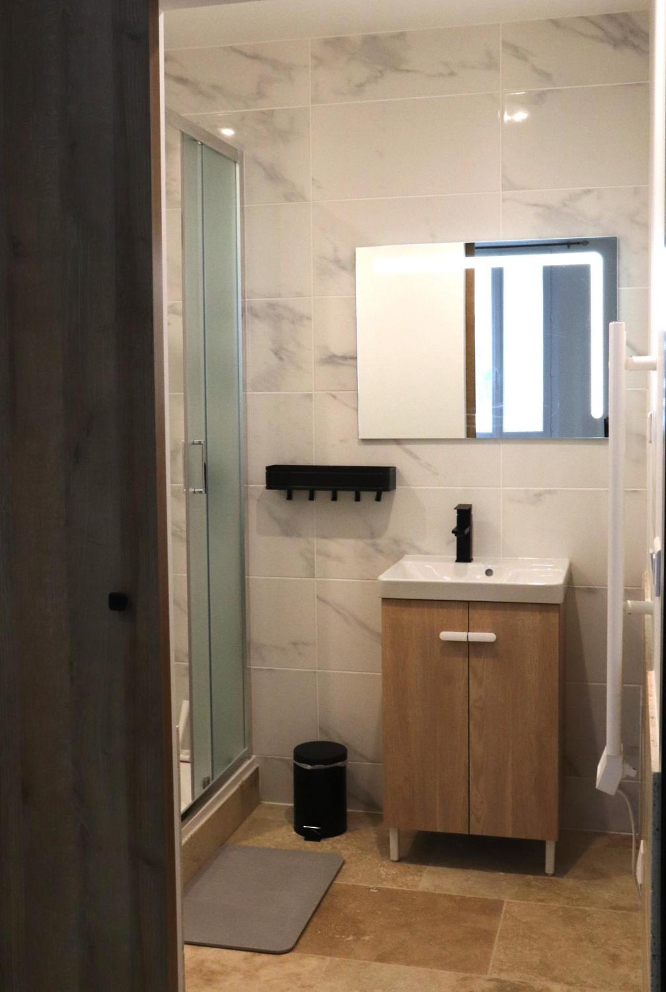 Superbes Appartements Modernes Et Neufs Bagnols-sur-Ceze Bagian luar foto